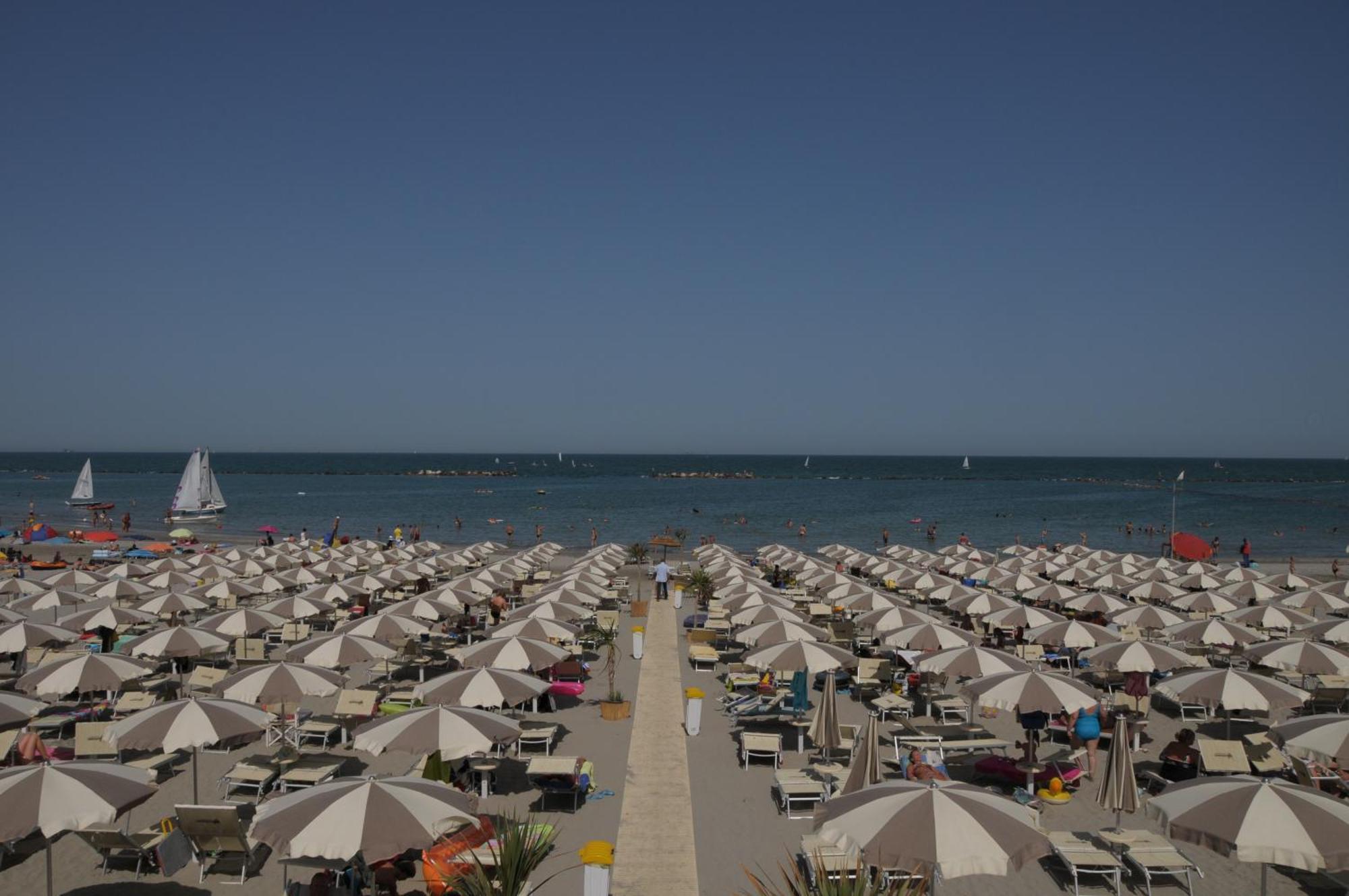 Club Del Sole Adriano Family Collection Hotel Punta Marina Exterior photo